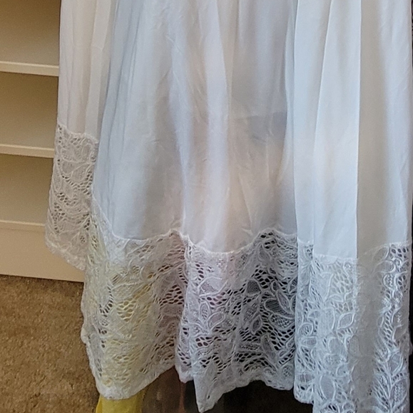 White Lace dresa - Picture 2 of 3